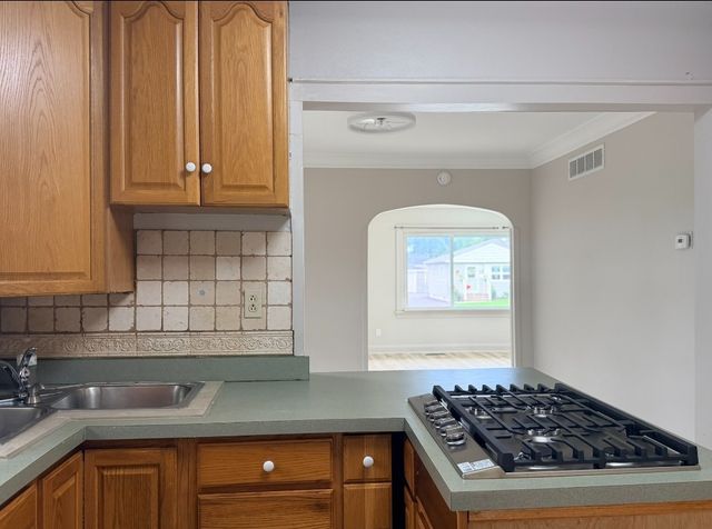 618 E 12th Street, Lockport, IL 60441