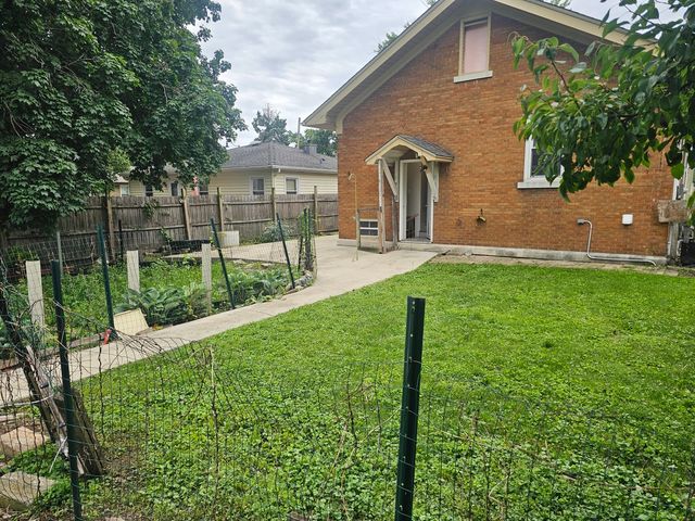 618 E 12th Street, Lockport, IL 60441