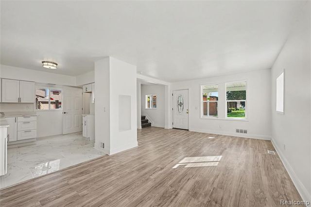 8603 Essex Avenue, Warren, MI 48089