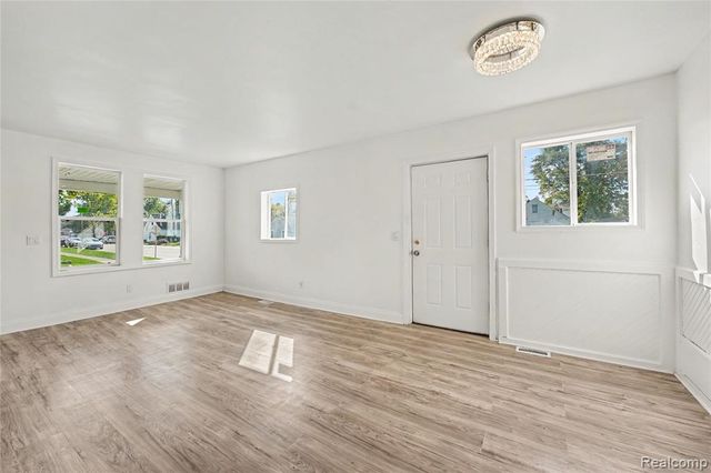 8603 Essex Avenue, Warren, MI 48089
