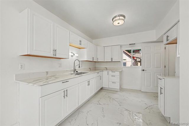 8603 Essex Avenue, Warren, MI 48089