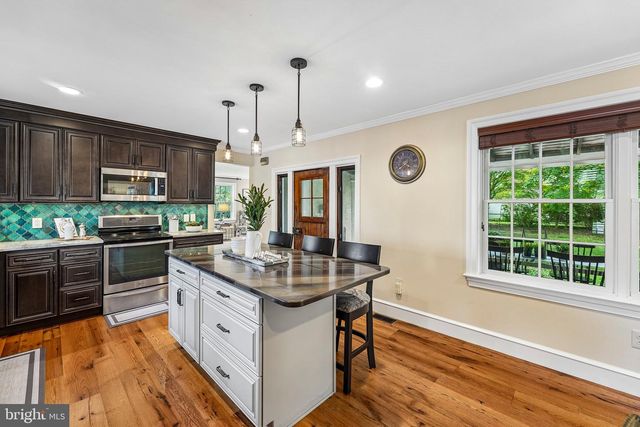 4 CRUMLEY AVE, Malvern, PA 19355