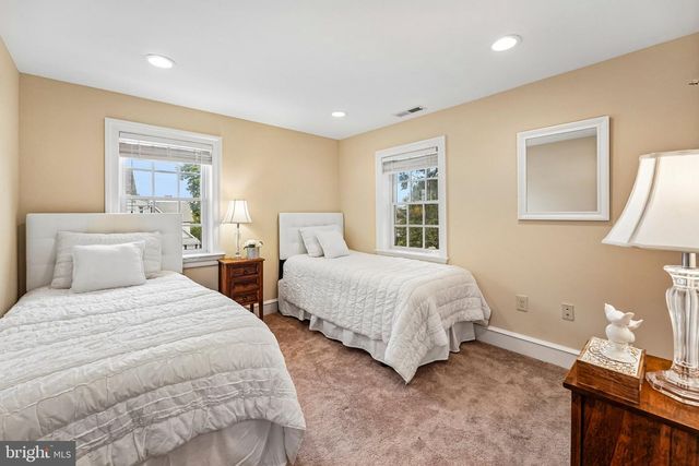 4 CRUMLEY AVE, Malvern, PA 19355