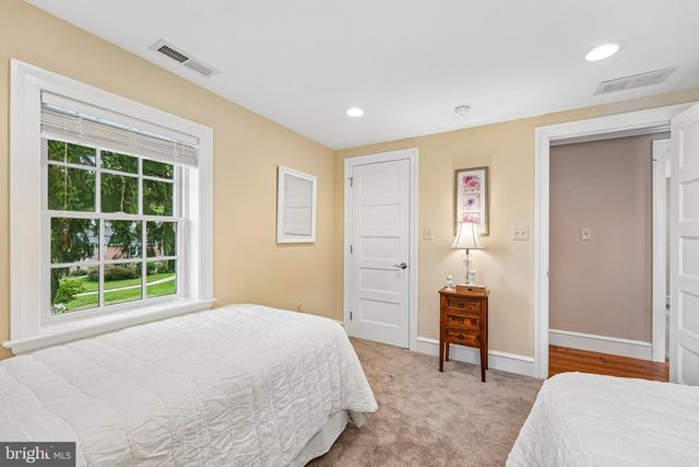 4 CRUMLEY AVE, Malvern, PA 19355