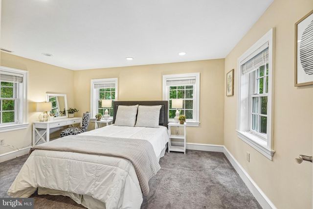 4 CRUMLEY AVE, Malvern, PA 19355