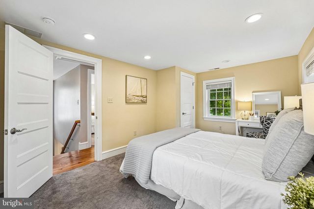 4 CRUMLEY AVE, Malvern, PA 19355
