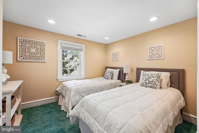4 CRUMLEY AVE, Malvern, PA 19355