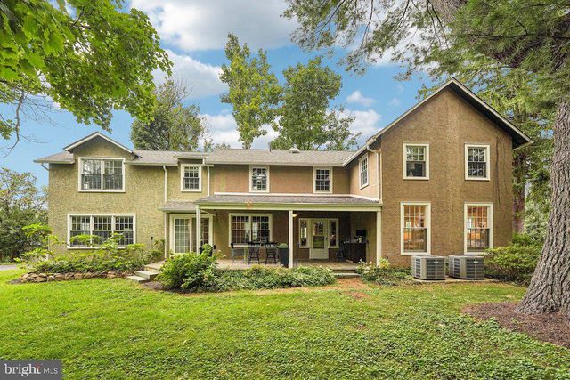 4 CRUMLEY AVE, Malvern, PA 19355
