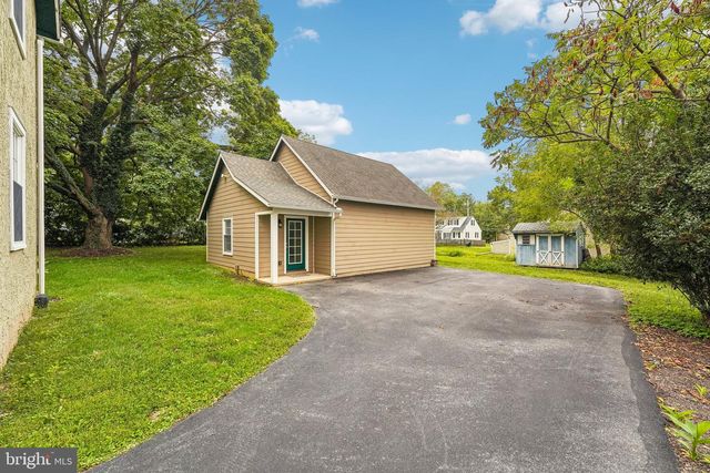 4 CRUMLEY AVE, Malvern, PA 19355