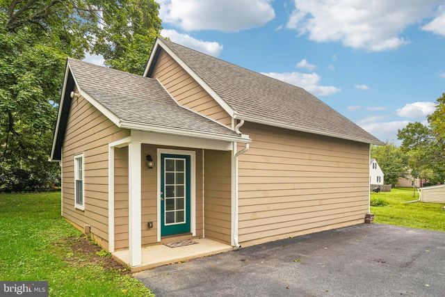 4 CRUMLEY AVE, Malvern, PA 19355