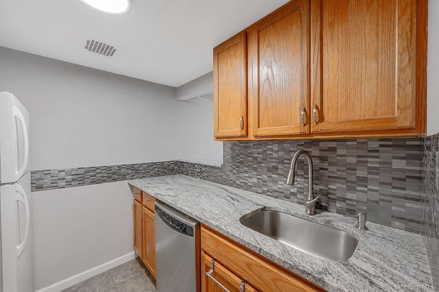 380 Fulton Street G2, Farmingdale, NY 11735