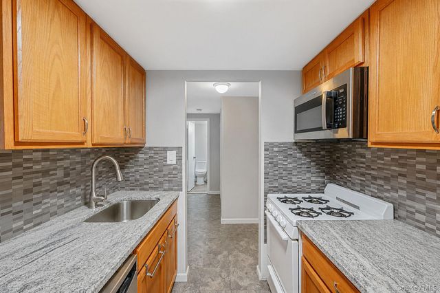 380 Fulton Street G2, Farmingdale, NY 11735