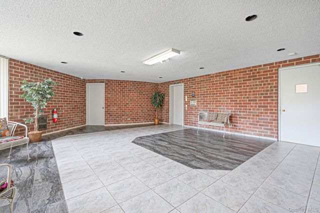 380 Fulton Street G2, Farmingdale, NY 11735