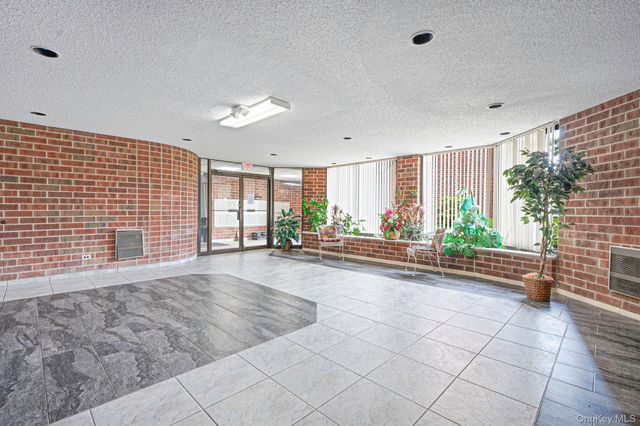 380 Fulton Street G2, Farmingdale, NY 11735