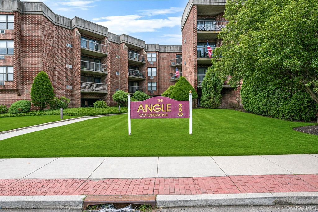 380 Fulton Street G2, Farmingdale, NY 11735