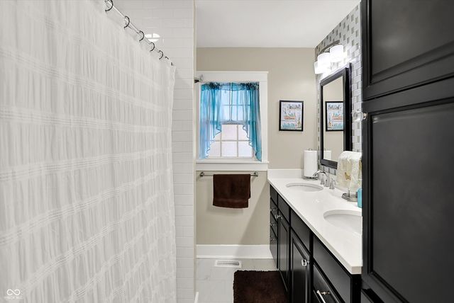 5827 Susan Drive E, Indianapolis, IN 46250