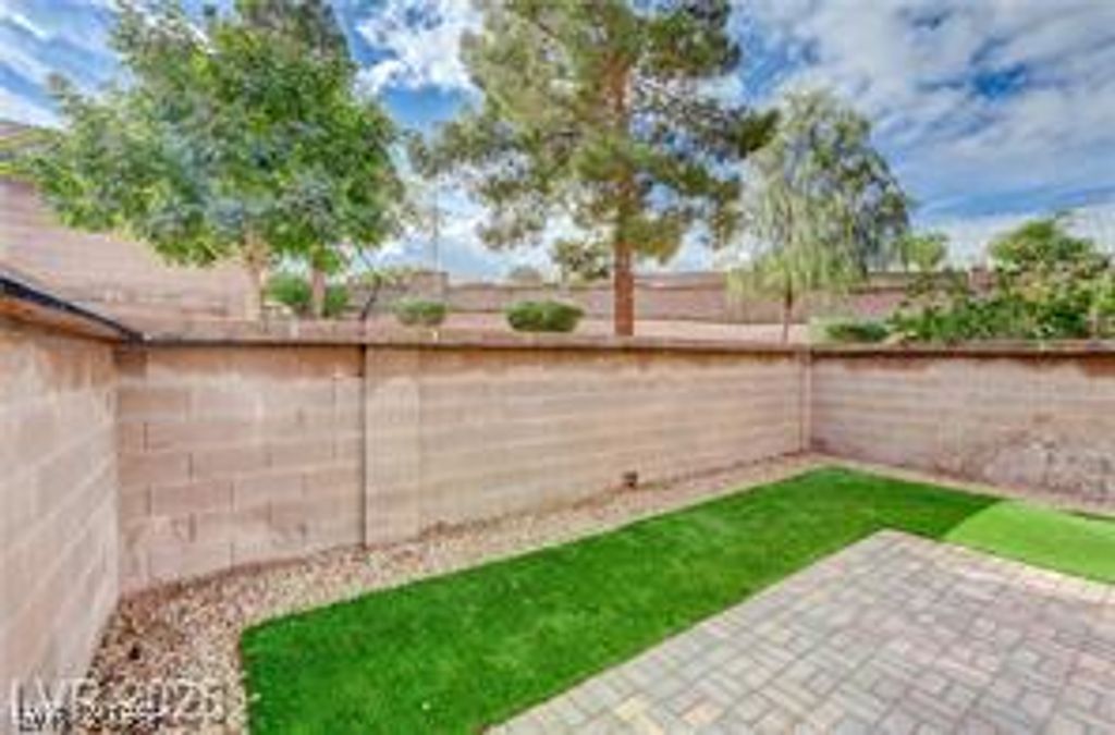393 Blanca Springs Drive, Henderson, NV 89014 — photo 5