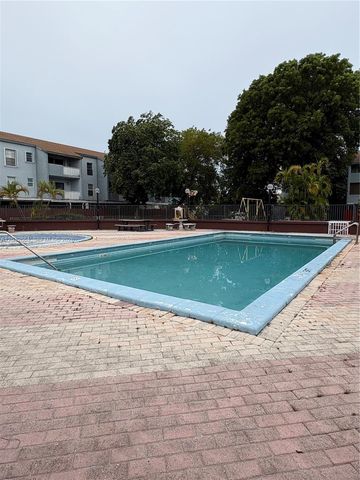 1725 W 60th St F202, Hialeah, FL 33012