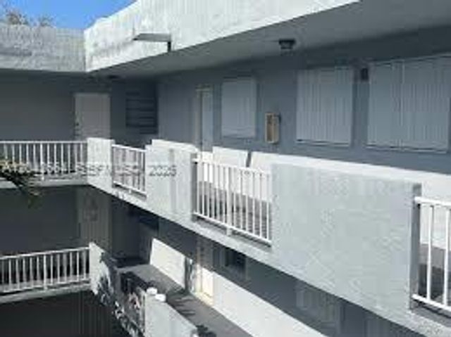 1725 W 60th St F202, Hialeah, FL 33012