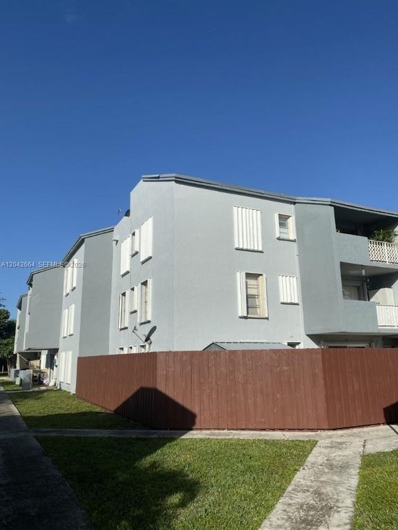 1725 W 60th St F202, Hialeah, FL 33012