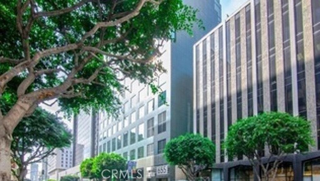 Image 10 of property listing at 655 Hope S 1605, Los Angeles, CA 90017