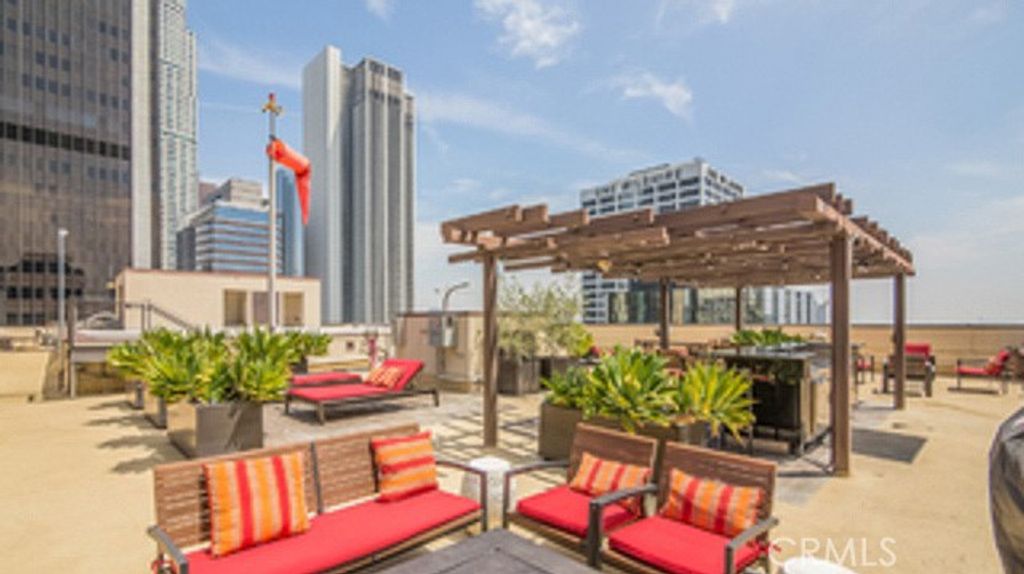 Image 12 of property listing at 655 Hope S 1605, Los Angeles, CA 90017