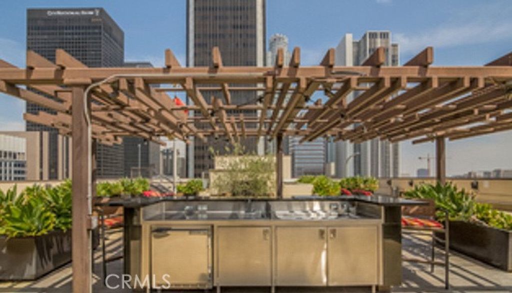 Image 13 of property listing at 655 Hope S 1605, Los Angeles, CA 90017