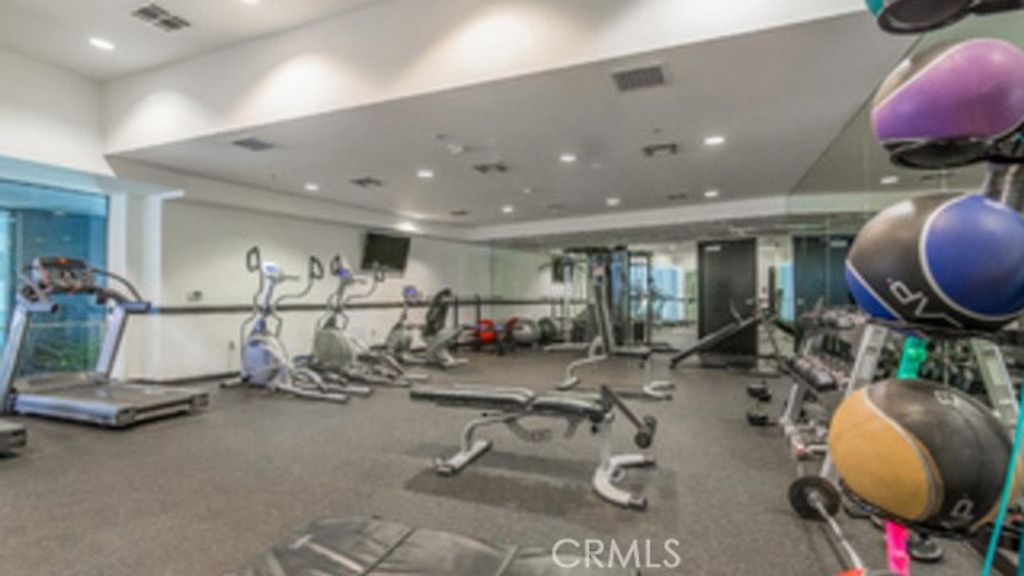 Image 16 of property listing at 655 Hope S 1605, Los Angeles, CA 90017