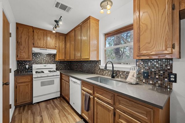 4207 Deer TRL, Spicewood, TX 78669