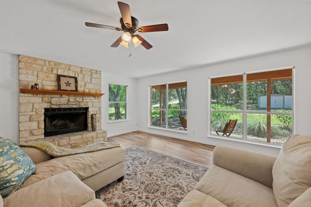 4207 Deer TRL, Spicewood, TX 78669
