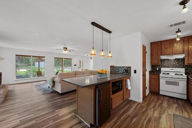 4207 Deer TRL, Spicewood, TX 78669