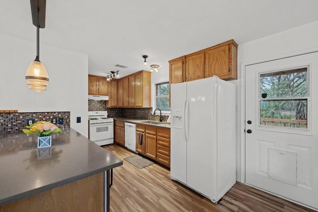 4207 Deer TRL, Spicewood, TX 78669