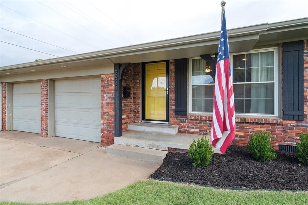 2633 Chaucer Drive, The Village, OK 73120