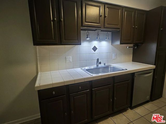 2130 N Beachwood Drive, Los Angeles, CA 90068