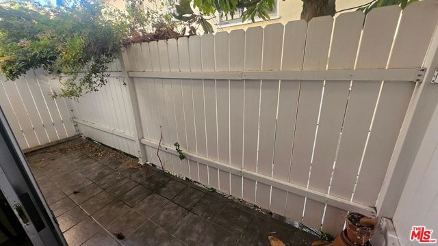 2130 N Beachwood Drive, Los Angeles, CA 90068