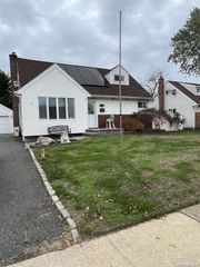 1227 Daffodil Lane, Wantagh, NY 11793