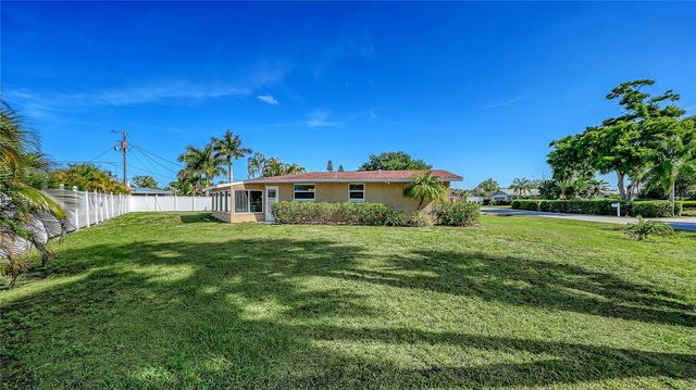 6620 AVENUE C, Sarasota, FL 34231