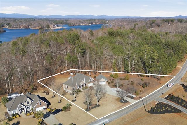 9069 Fairview Church Road, Seneca, SC 29672