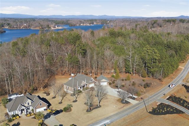 9069 Fairview Church Road, Seneca, SC 29672