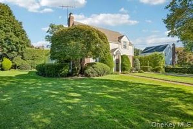 49 Ogden Avenue, East Williston, NY 11596