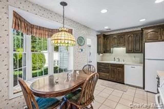 49 Ogden Avenue, East Williston, NY 11596
