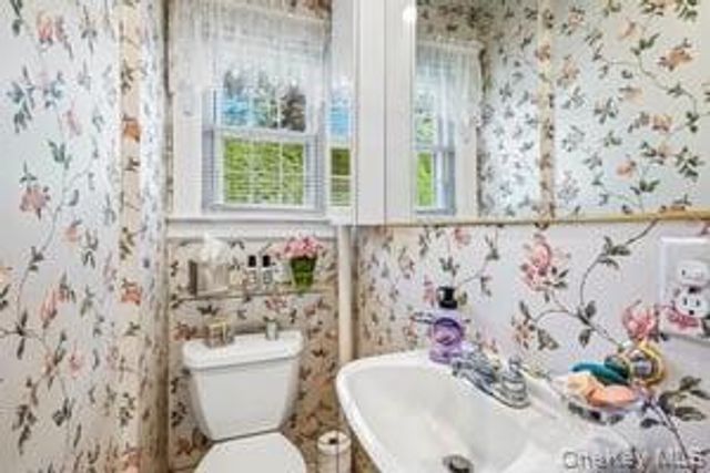 49 Ogden Avenue, East Williston, NY 11596
