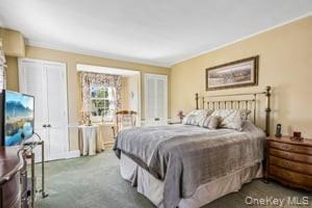 49 Ogden Avenue, East Williston, NY 11596