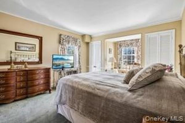 49 Ogden Avenue, East Williston, NY 11596