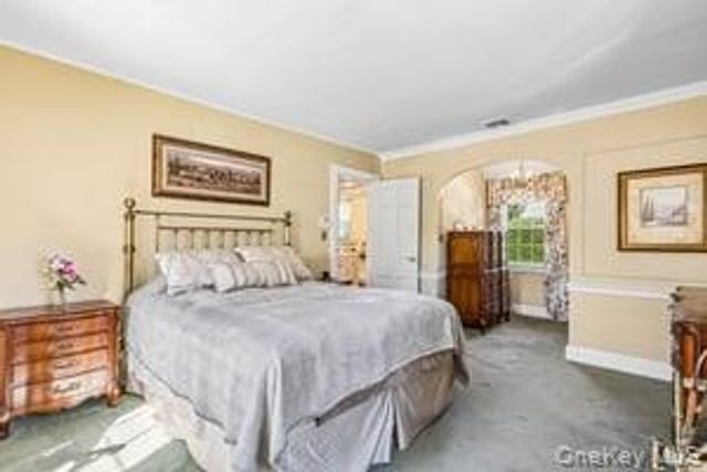 49 Ogden Avenue, East Williston, NY 11596