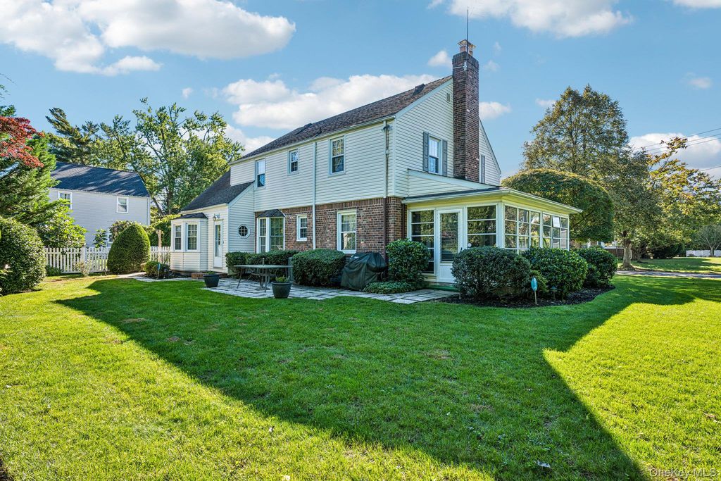 49 Ogden Avenue, East Williston, NY 11596 — photo 3