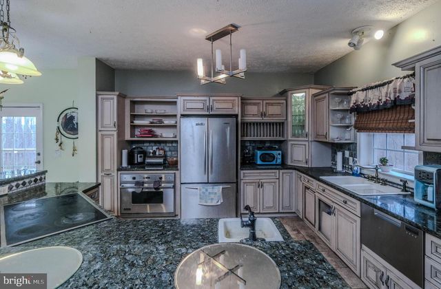 1195 SHANGRI LA RD, Bentonville, VA 22610