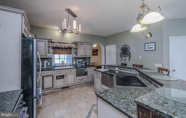 1195 SHANGRI LA RD, Bentonville, VA 22610