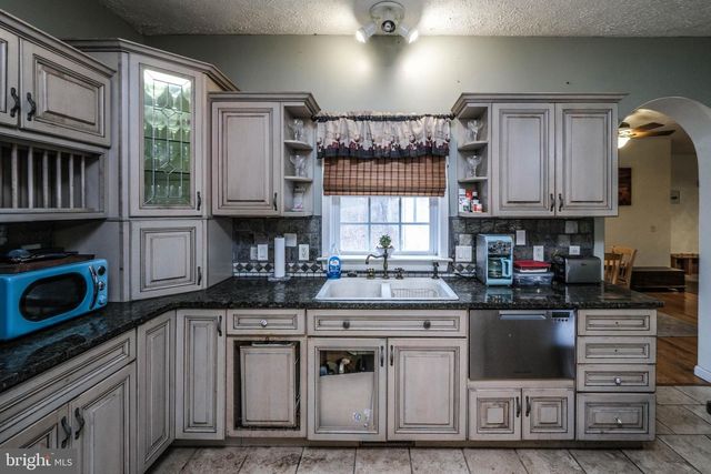 1195 SHANGRI LA RD, Bentonville, VA 22610