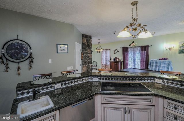 1195 SHANGRI LA RD, Bentonville, VA 22610